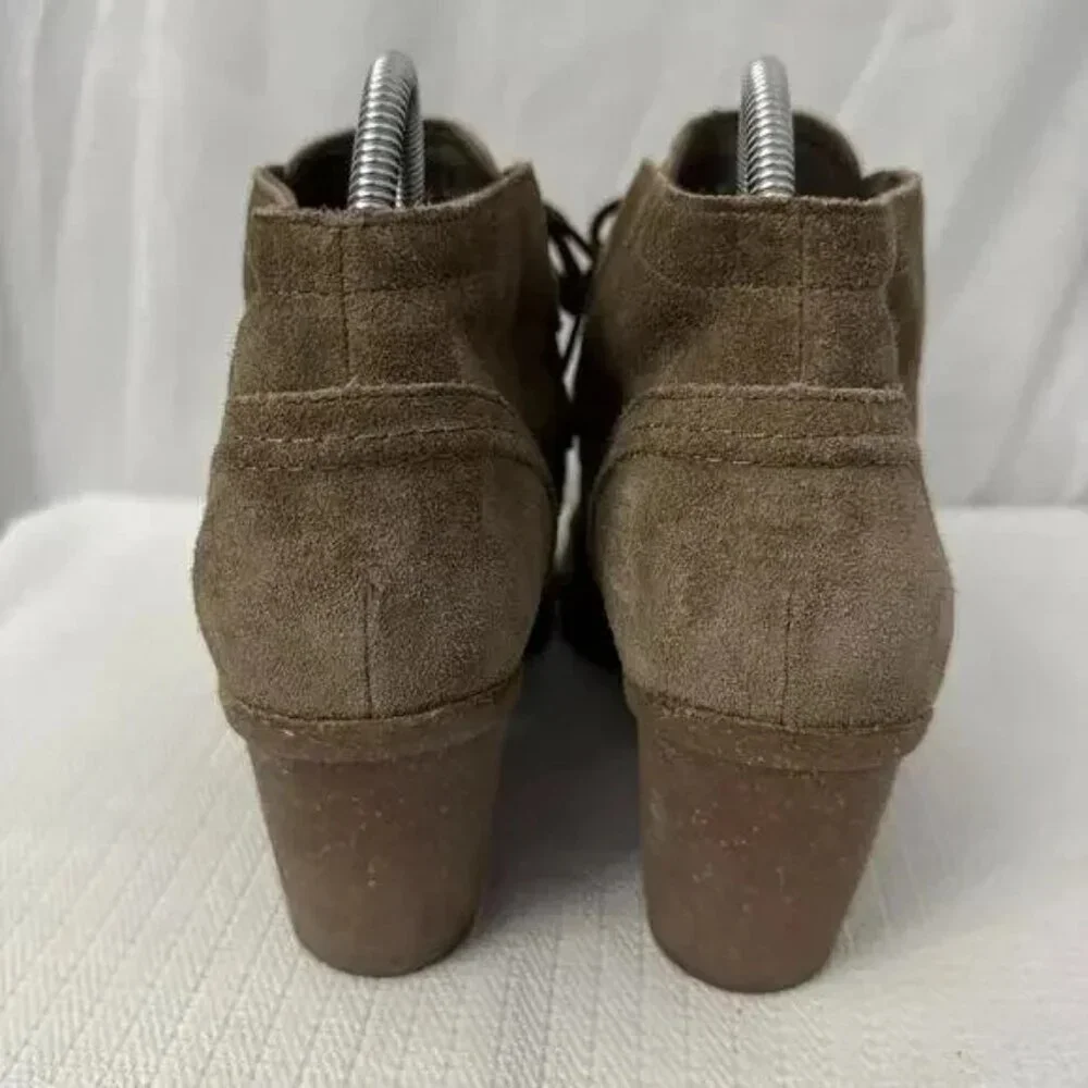 Clarks Carleta Lyon Ankle Boot Bootie Lace Up Women’s 12 Khaki Brown Suede - Picture 3 of 8
